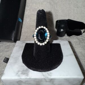 Vintage Sorrelli ring with beautiful blue crystal
